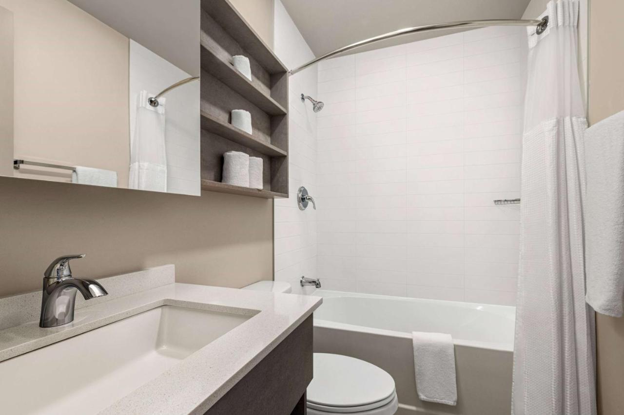 Microtel Inn & Suites By Wyndham Boisbriand Sainte-Thérèse-de-Blainville Esterno foto