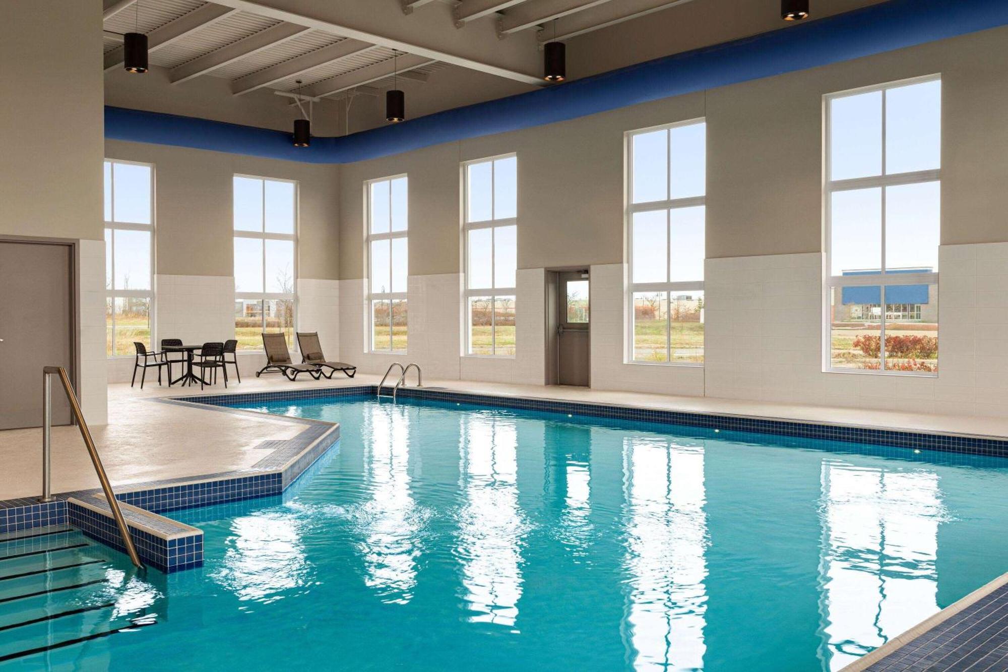 Microtel Inn & Suites By Wyndham Boisbriand Sainte-Thérèse-de-Blainville Esterno foto