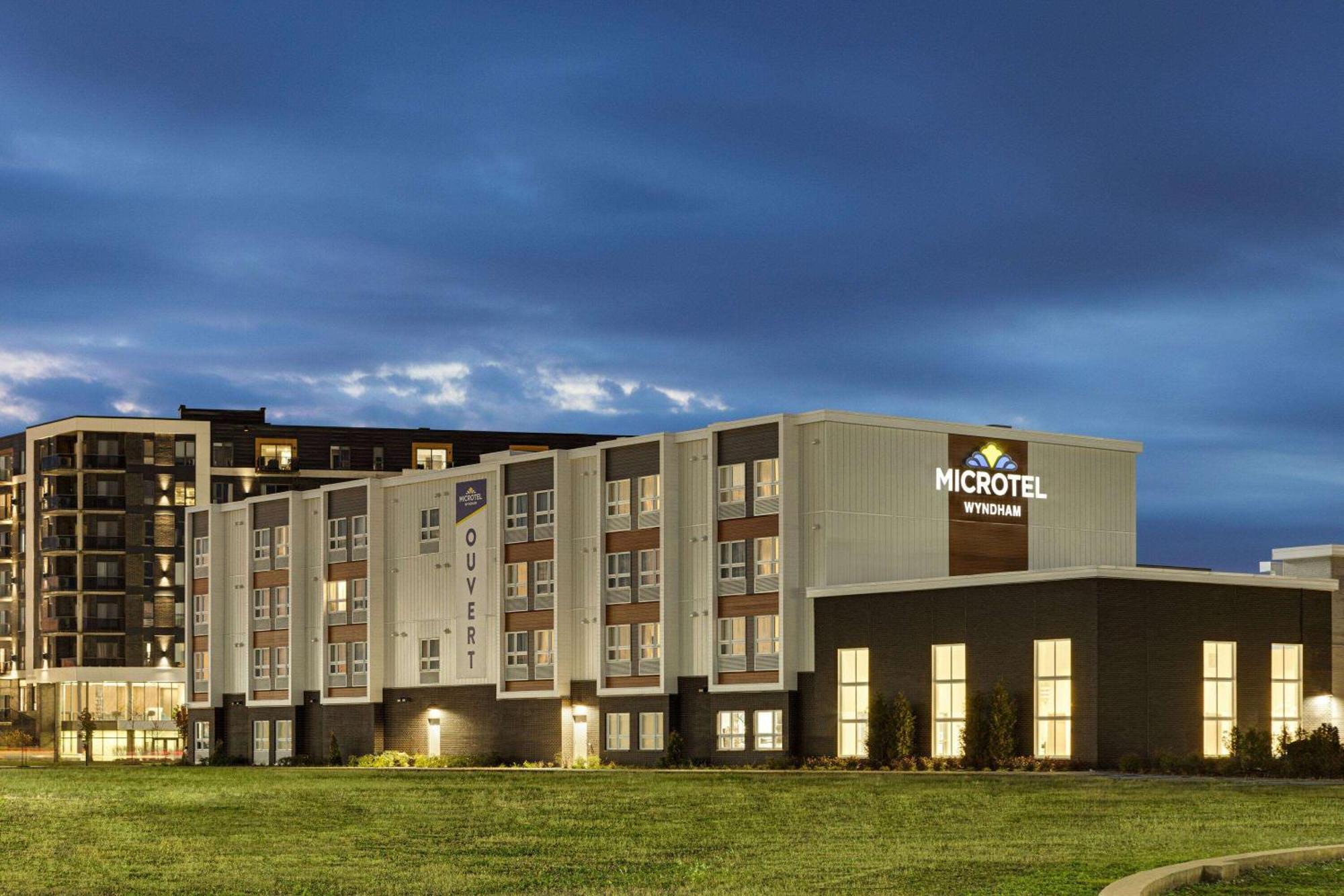 Microtel Inn & Suites By Wyndham Boisbriand Sainte-Thérèse-de-Blainville Esterno foto