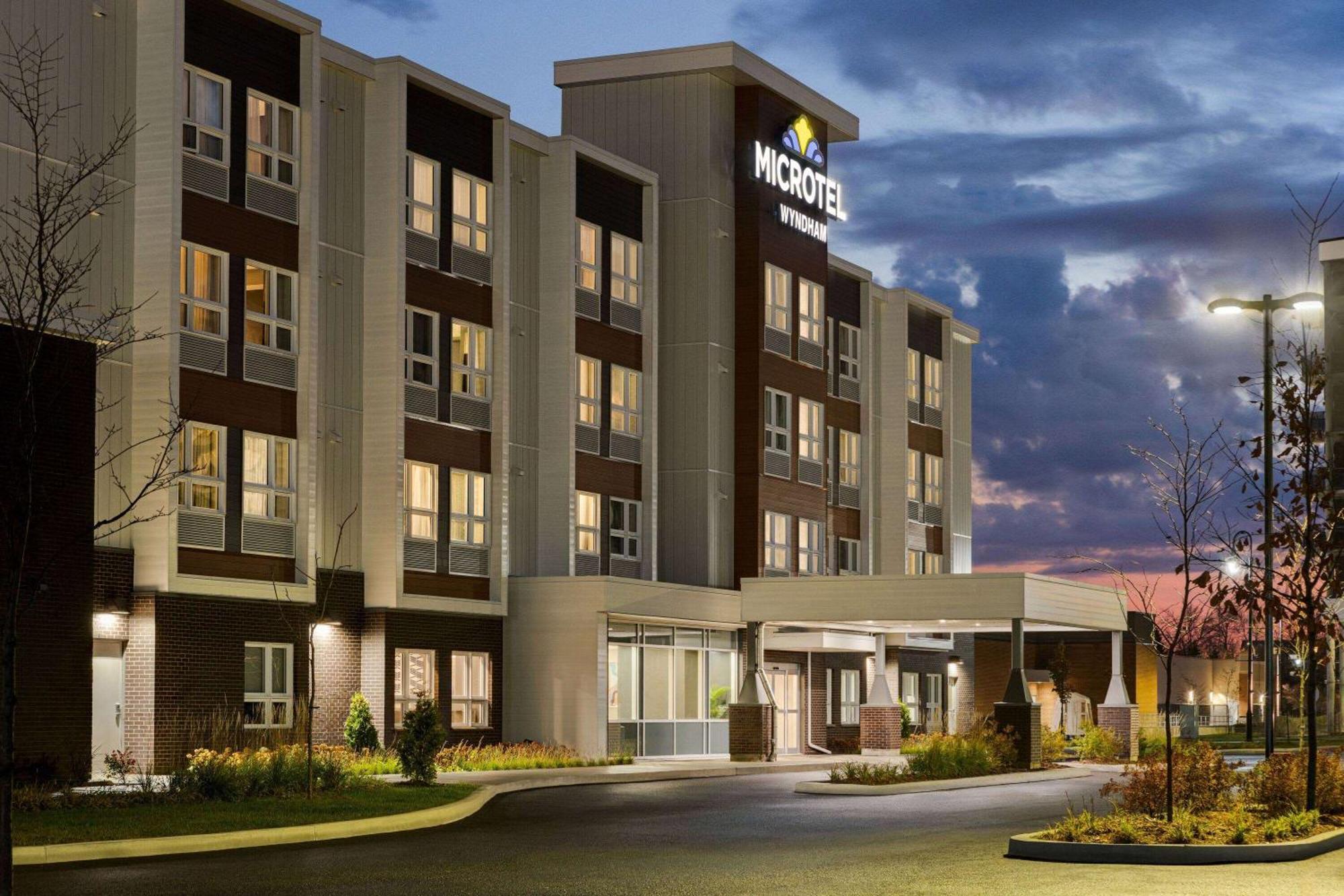 Microtel Inn & Suites By Wyndham Boisbriand Sainte-Thérèse-de-Blainville Esterno foto