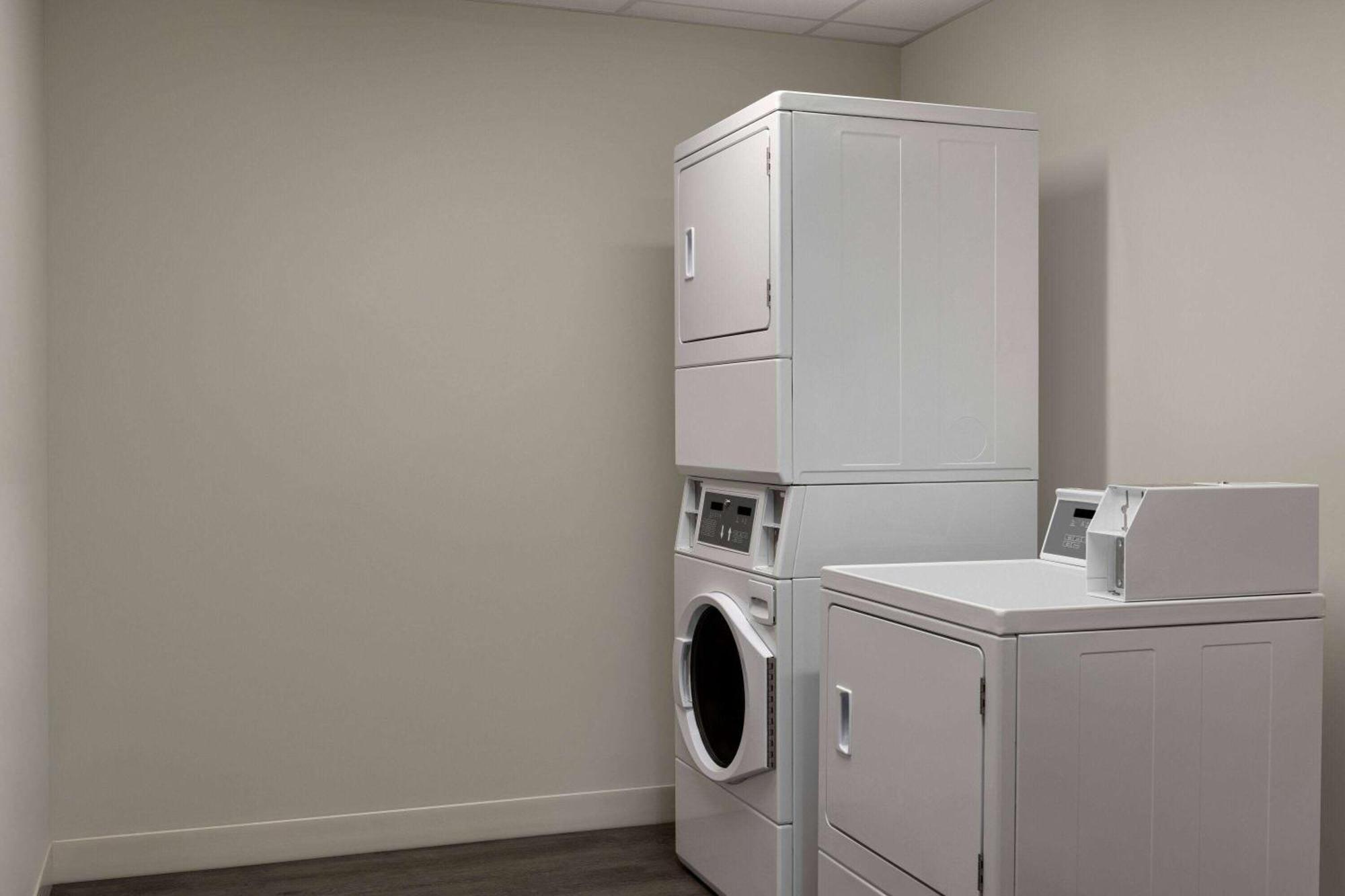 Microtel Inn & Suites By Wyndham Boisbriand Sainte-Thérèse-de-Blainville Esterno foto