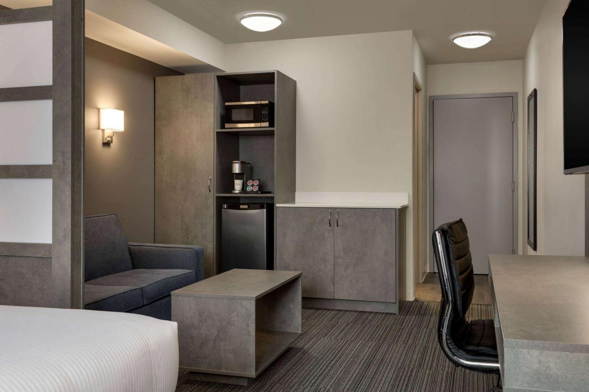 Microtel Inn & Suites By Wyndham Boisbriand Sainte-Thérèse-de-Blainville Esterno foto